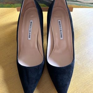 Manolo Blahnik Italy blk suede heel 3” shoe sz 38 1/2
As new Dancing shoes